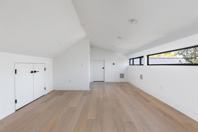 Building Photo - 1603 Chelsea Ln