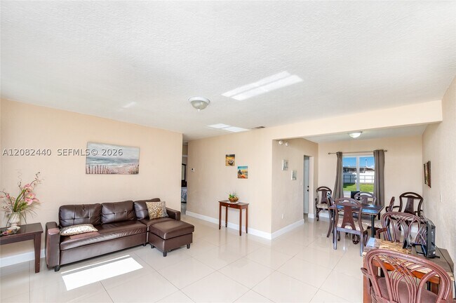 Building Photo - 1020 SW 73rd Pl
