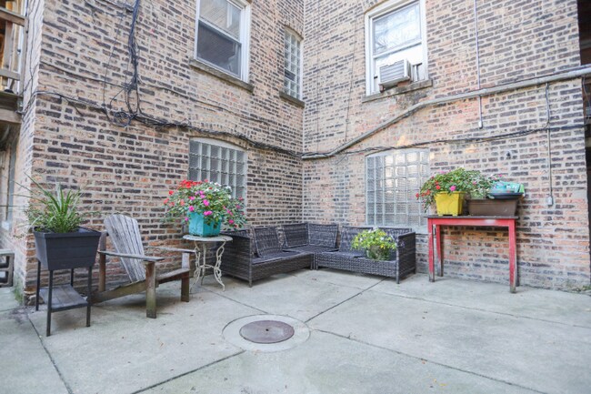 Building Photo - 4705 N Artesian Ave