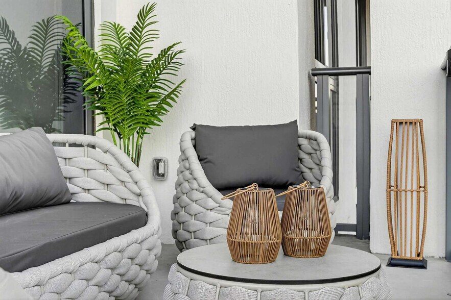 Building Photo - 11 NE 6th St