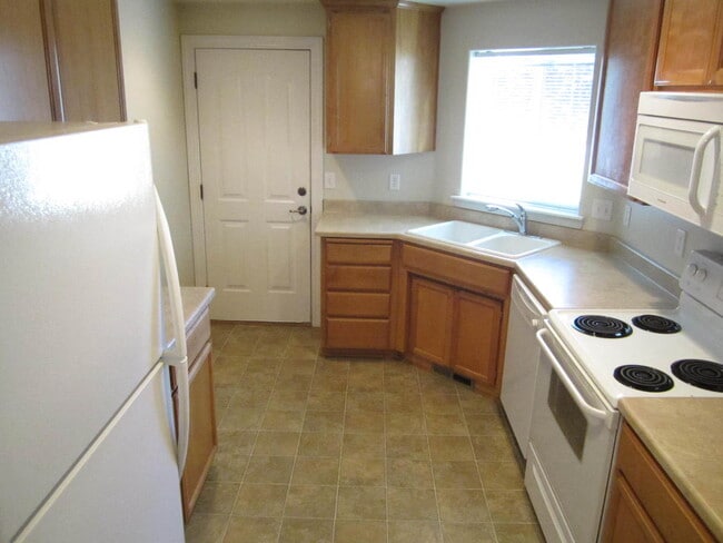 Building Photo - Charming Duplex for Rent