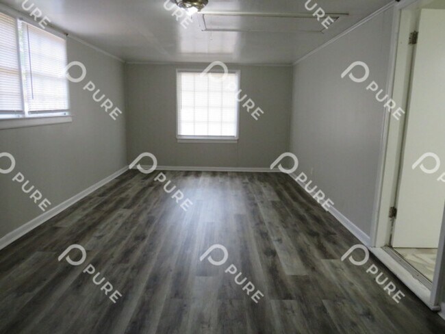 Building Photo - 2217 Linde St NW