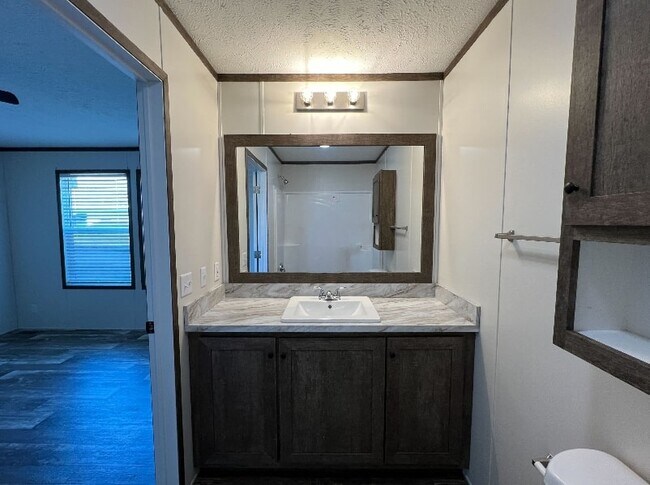 Building Photo - 38140 Ducharme Dr