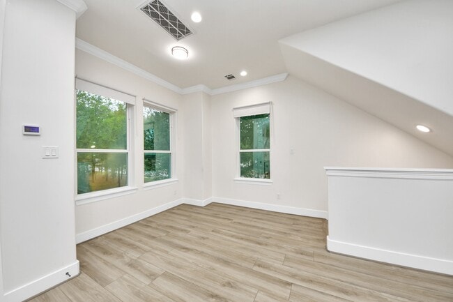 Building Photo - 2007 Briley St