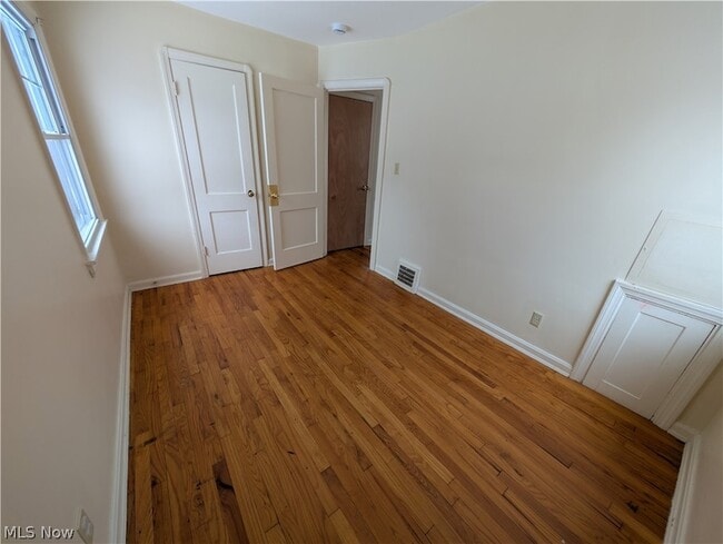 Building Photo - 637 E Wilbeth Rd