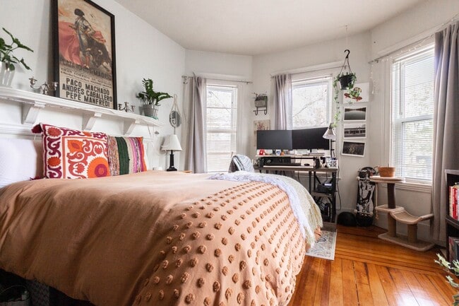 Building Photo - NO FEE!   BRIGHTON 3 BED WITH NO BROKER FEE AVAILABLE FOR A JULY 1ST MOVE-IN