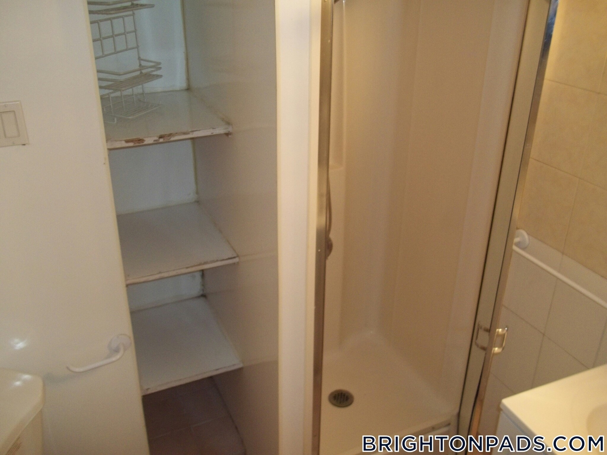 Building Photo - 191 Kenrick St