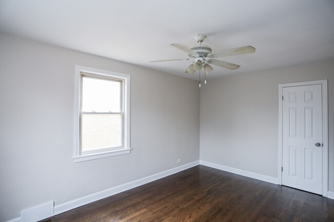 Building Photo - 3126 W Chase Ave