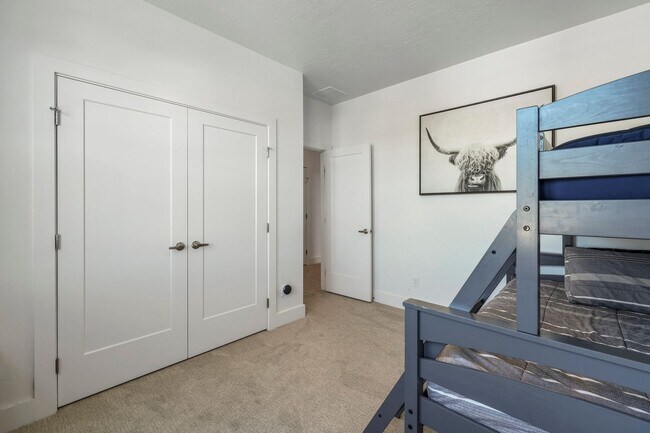 Building Photo - Beautiful 4 bed 2.5 bath home