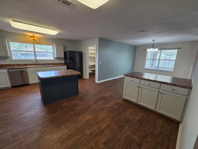 Building Photo - 9342 Pouder Ln