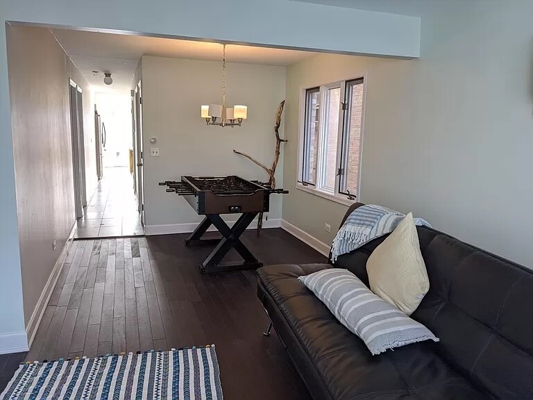 Building Photo - 6013 W Gunnison St