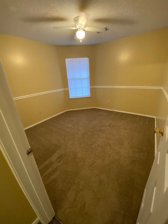 Building Photo - 2106 Breckenridge Terrace