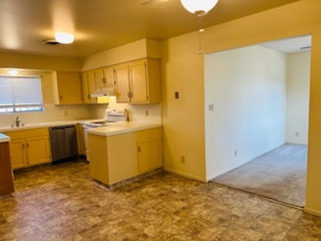 Building Photo - $1,695 - Spacious Two Bedroom +Flex Room- ...