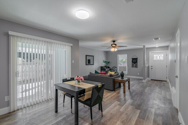 Building Photo - 2516 Palo Verde Dr
