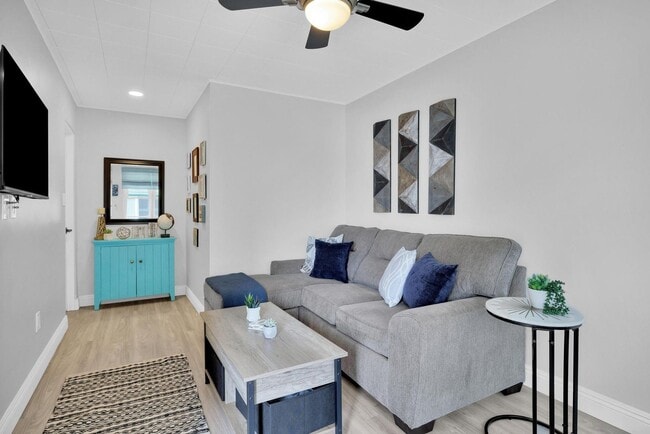 Building Photo - Furnished & Remodeled 1BR Guest House w/ Private Entry – Walk to Beach, Crown Point