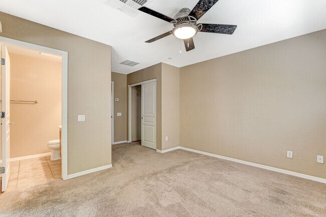 Building Photo - Gorgeous 4 bedroom near Aliante!