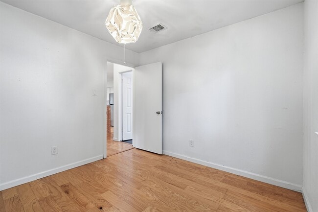 Building Photo - 214 Glen Haven Ct