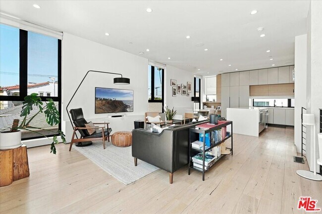 Building Photo - 6077 1/2 Horner St