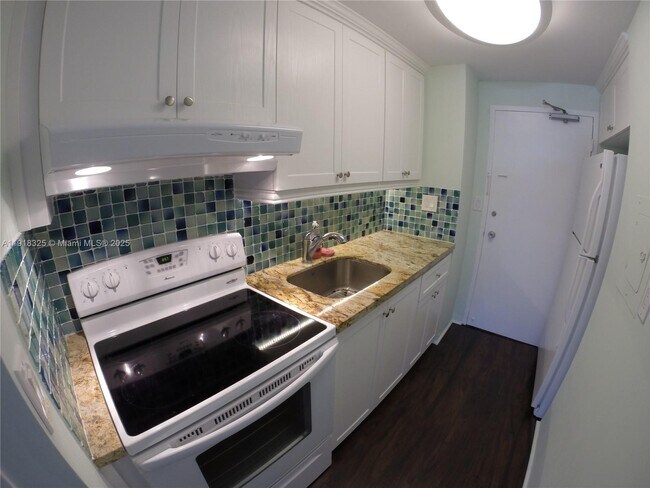 Building Photo - 880 NE 69th St