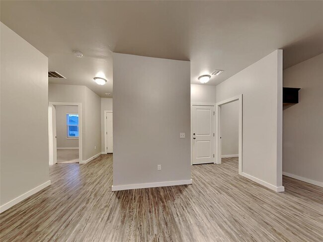 Building Photo - 14308 Peach Tree Dr