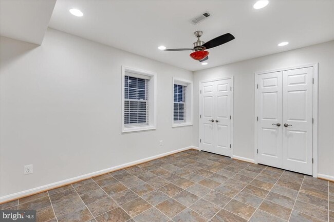 Building Photo - 427 Park Ave