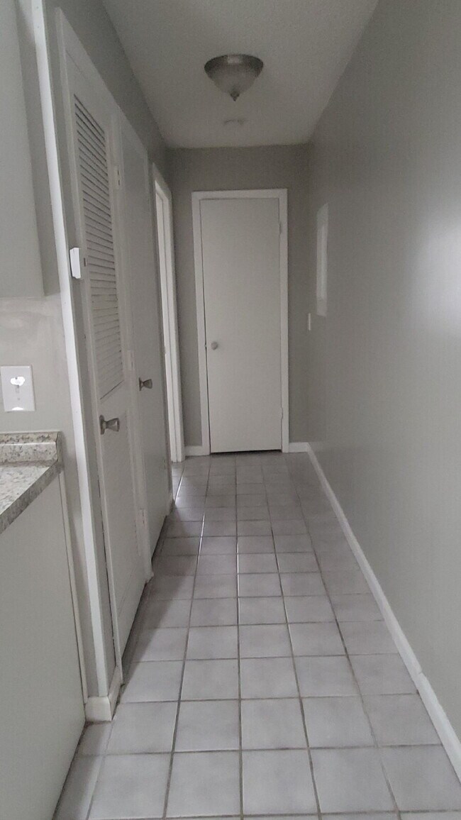 Building Photo - 1 month free!!! "Cozy 1-Bedroom Retreat – Your Cozy Haven in Huntsville!"