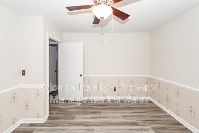 Building Photo - 176 Foxborough Rd