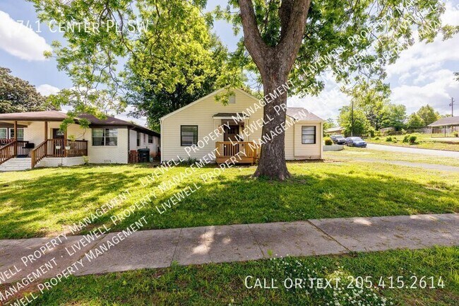 Building Photo - 741 Center Pl SW