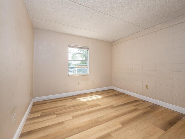 Building Photo - 5221 Bayshore Blvd