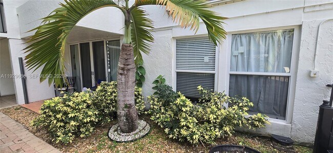 Building Photo - 2160 SW 16th Ave