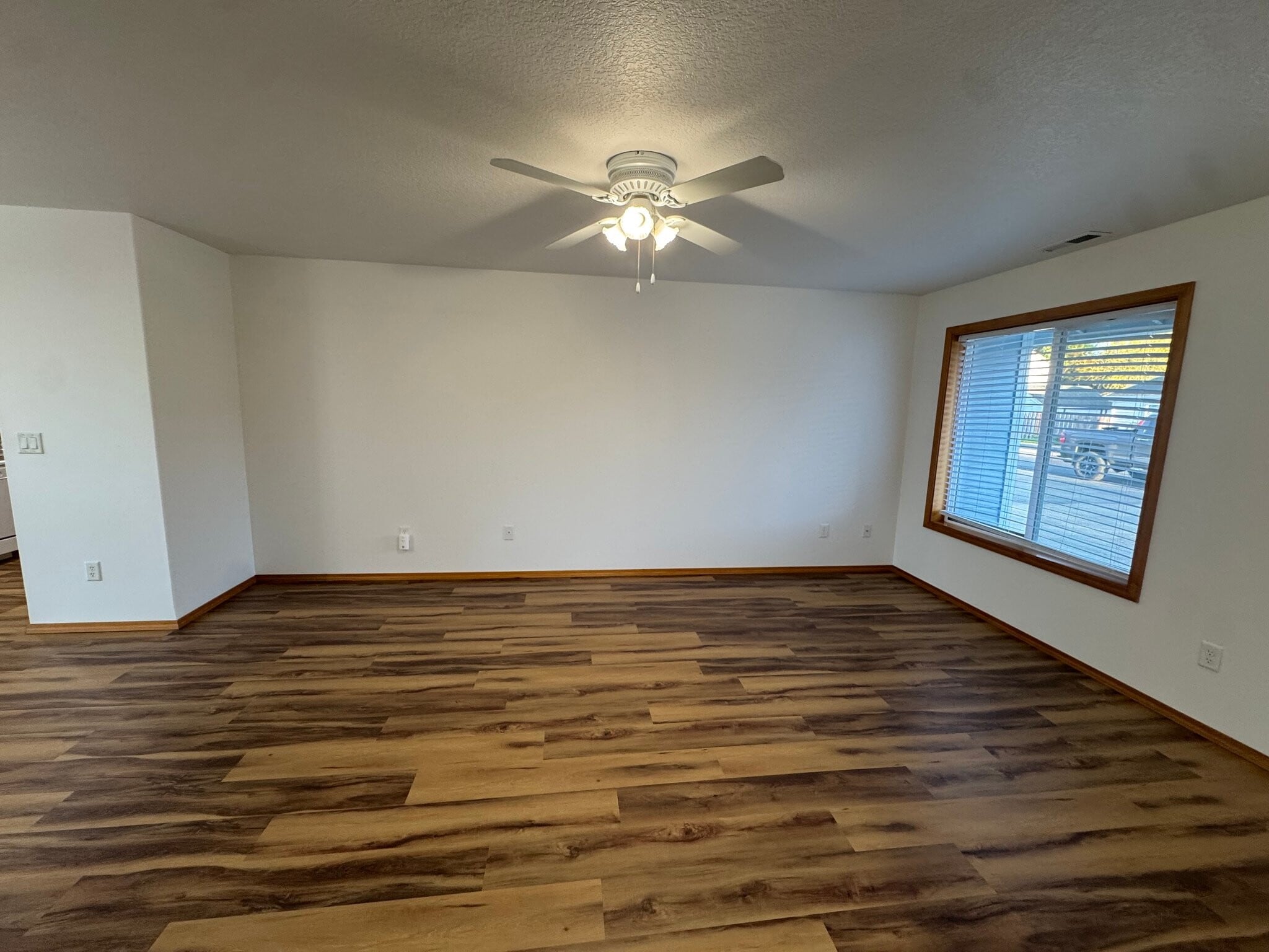 Building Photo - 400 E Washington St