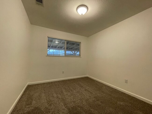 Building Photo - Charming 3-Bedroom, 2-Bathroom Single-Story Home in Sacramento!