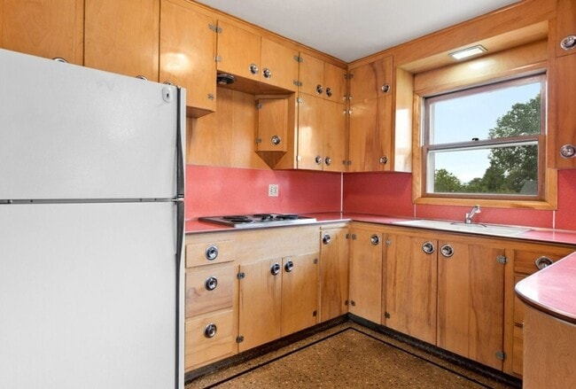 Building Photo - OREGON MID CENTURY DREAM