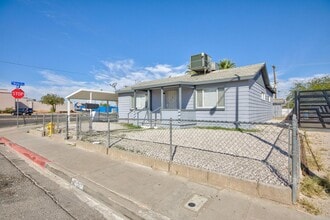 Building Photo - Spacious 4 bedroom, 2 bathroom home located in North Las Vegas