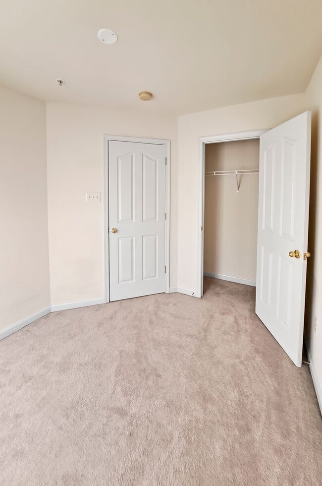 Building Photo - 3074 Esser Pl