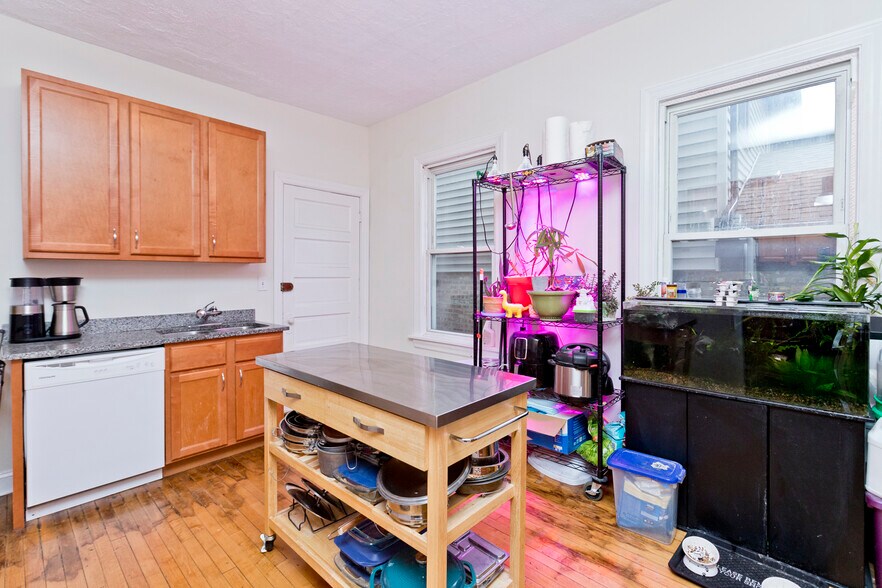 Building Photo - 3841 N Bernard St