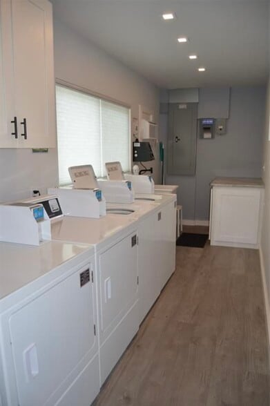 on site laundry - 125 5th Ave NE