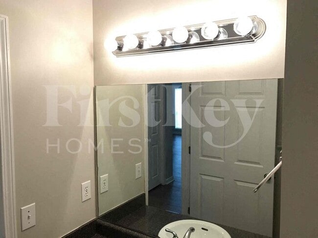 Building Photo - 8118 Birch Walk Dr