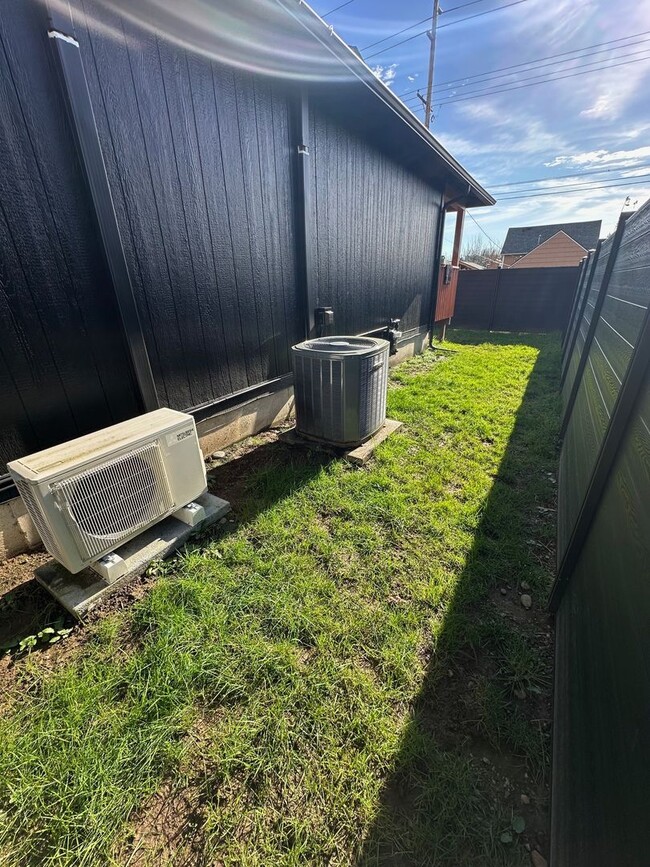 Building Photo - 3 Bedroom 2 Bath in Chehalis