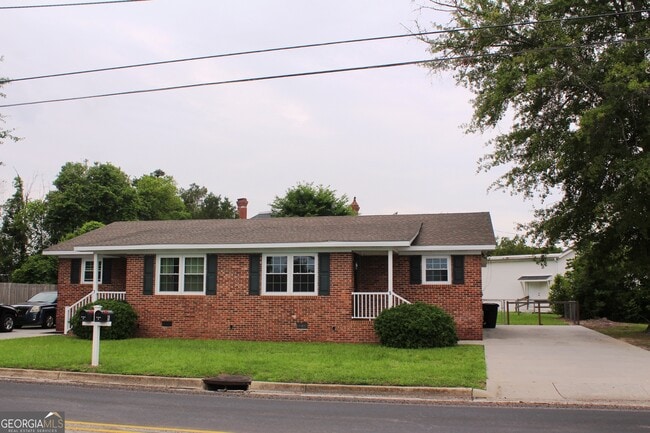 Building Photo - 5 S Zetterower Ave