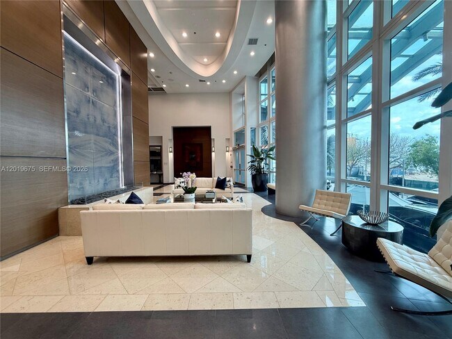 Building Photo - 1155 Brickell Bay Dr