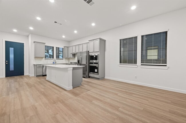 Building Photo - 1111 Mercantile St