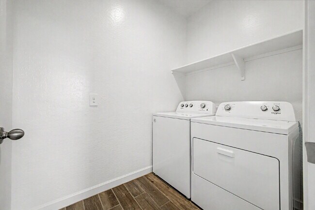 Building Photo - RESORT-STYLE COMMUNITY LIVING + 4 BEDROOMS + SPACIOUS LOFT!