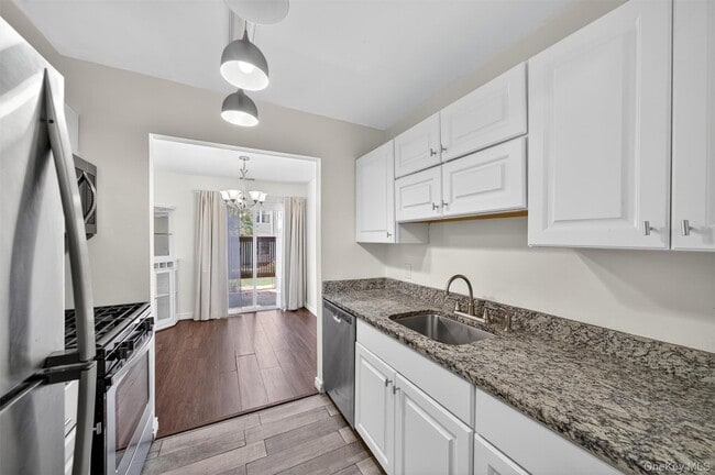 Building Photo - 1220 Whispering Hills Dr