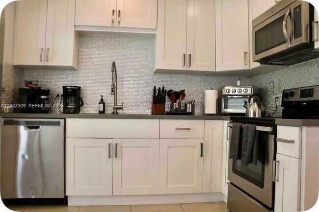 Building Photo - 601 NW 116th St