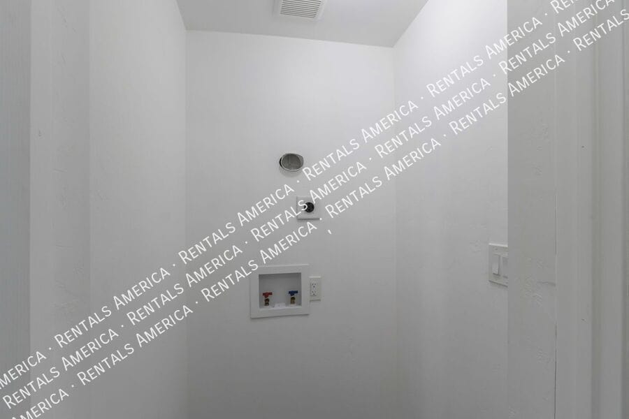 Building Photo - 207 W Ohio St