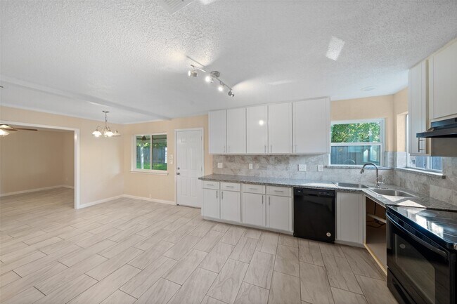 Building Photo - 19218 Enchanted Oaks Dr