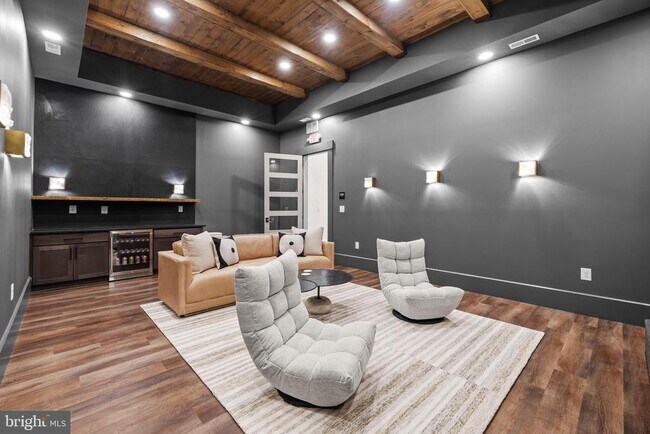 Building Photo - 2762 Maplewood Cir