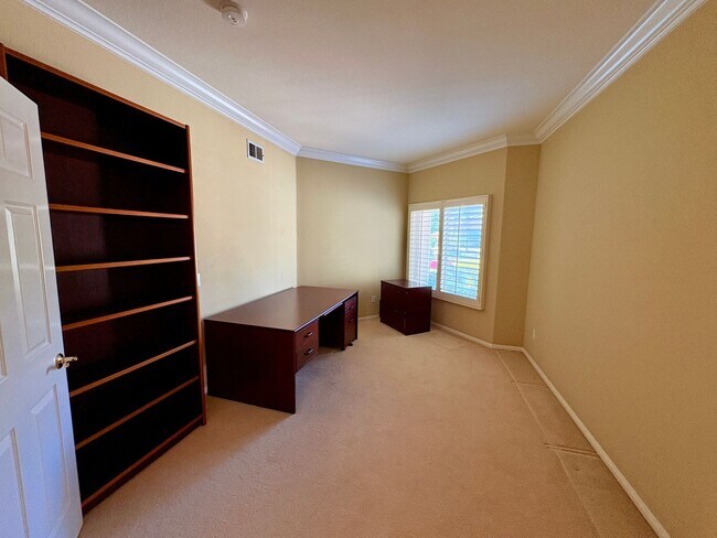 Building Photo - Beautiful 3 Bedroom Plus Office One Story ...