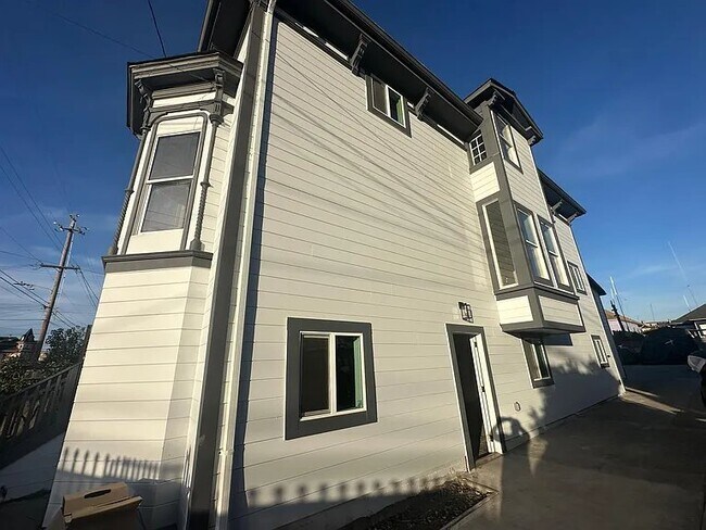 Building Photo - 3238 Adeline St